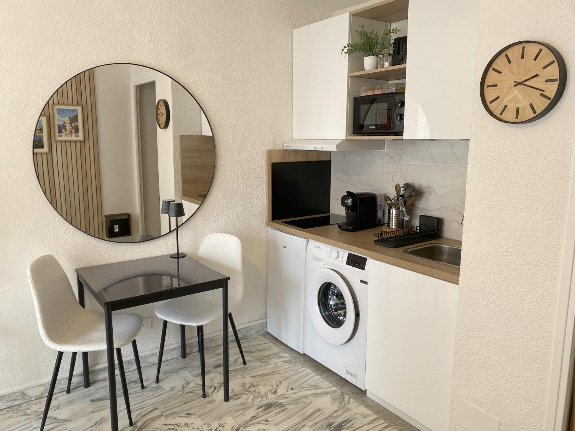 Apartment A Deux Pas Des Plages Et Au Coeur Du Vieil , Beau Renove *